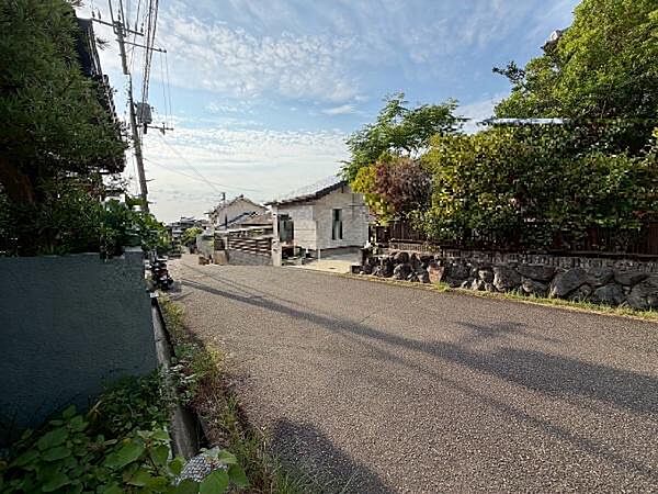 前面道路約5.7ｍの広さです