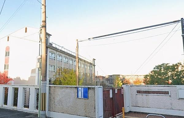 豊中市立第十八中学校まで558m