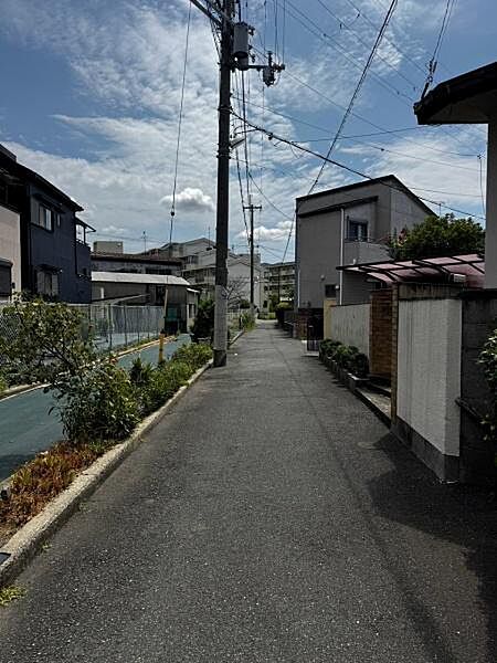 車の通行も少なく安全です