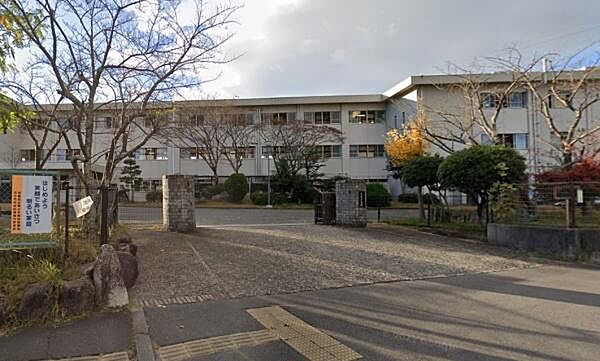 四日市市立常磐中学校まで1113m