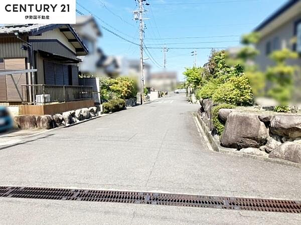 南東側道路