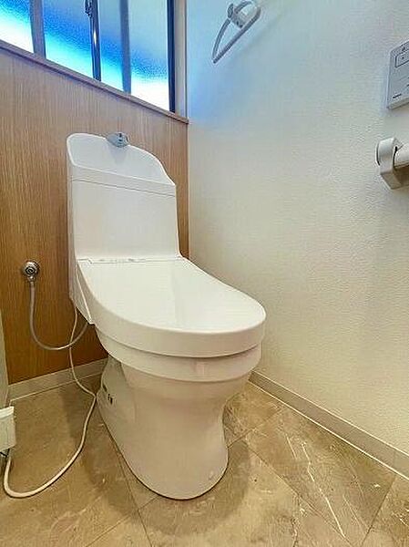 2階トイレ新品交換済