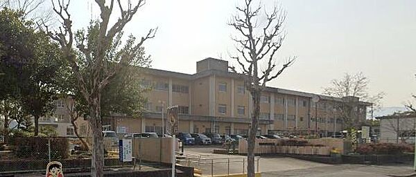 四日市市立桜台小学校まで890m