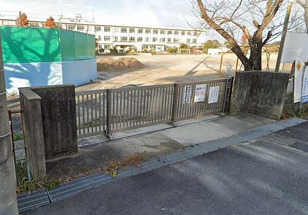 四日市市立泊山小学校まで1846m