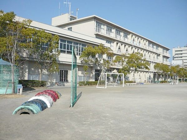 大垣市立南小学校まで627m