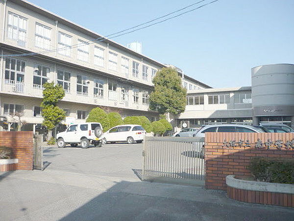 大垣市立南中学校まで427m