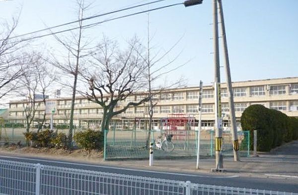 大垣市立江東小学校まで884m