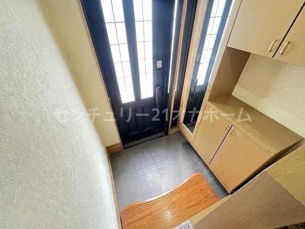 玄関は広めでゆったり空間になっております♪※掲載写真はお客様のプライバシー保護のため、一部CG加工を施しております。