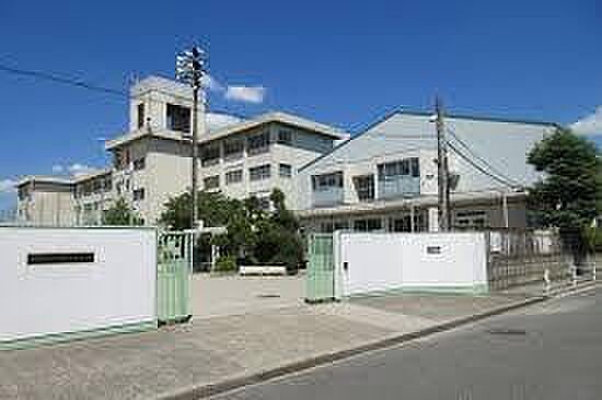 寝屋川市立点野小学校まで993m