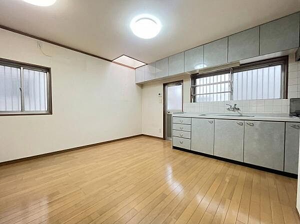 吹き抜け付きダイニングキッチン♪※画像は実際の写真にCG加工（家具や調度品の削除や合成）を加えたもので実際とは異なる場合があります。
