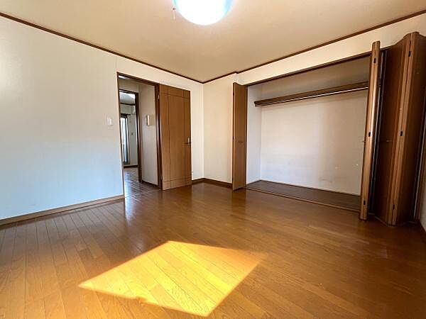 主寝室にいかがですか♪洋室約6.8帖