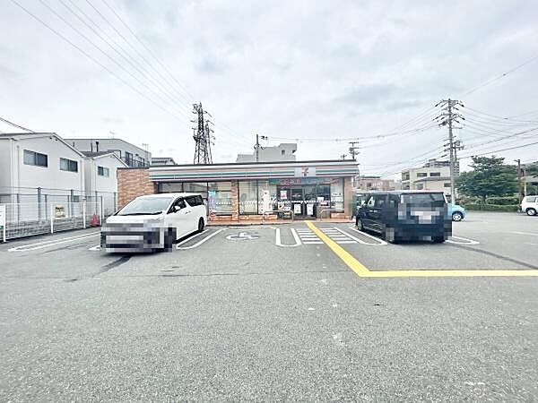 セブンイレブン守口寺方本通2丁目店まで704m