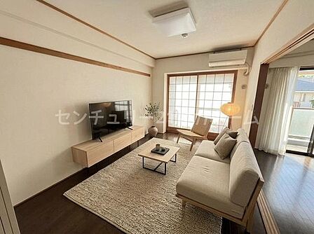 陽当り良好リビング♪※画像は実際の写真にCG加工（家具や調度品の削除や合成）を加えたもので実際とは異なる場合があります。
