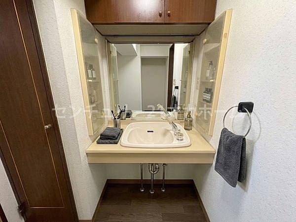 独立洗面台♪※画像は実際の写真にCG加工（家具や調度品の削除や合成）を加えたもので実際とは異なる場合があります。