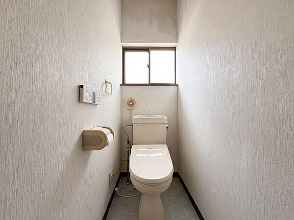 2階トイレ　※掲載写真はお客様のプライバシー保護のため、一部CG加工を施しております。