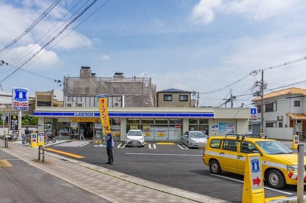 ローソン門真月出町店まで331m