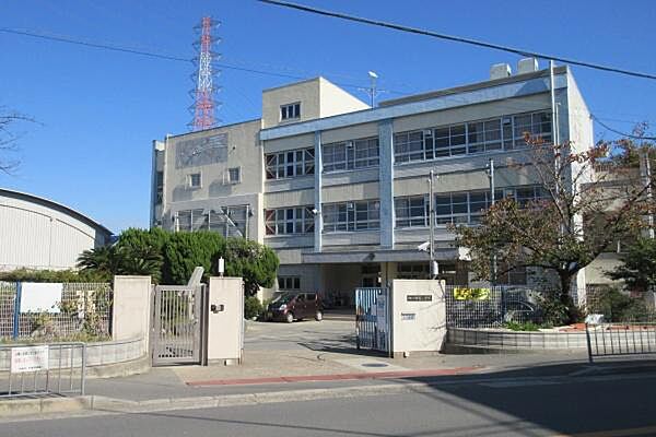 門真市立四宮小学校まで810m