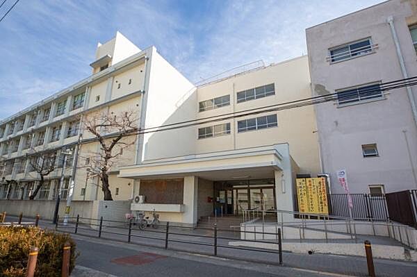 大阪市立高殿小学校まで659m