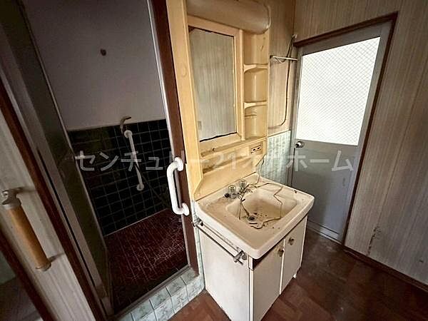 独立洗面台♪※画像は実際の写真にCG加工（家具や調度品の削除や合成）を加えたもので実際とは異なる場合があります。
