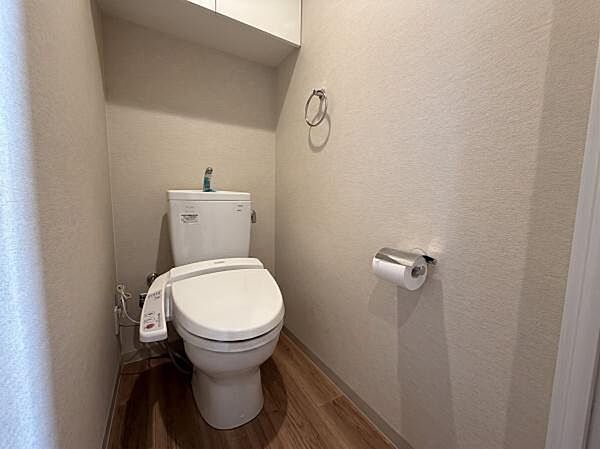 ウォシュレット付が嬉しいトイレ♪※掲載写真はお客様のプライバシー保護のため、一部CG加工を施しております。