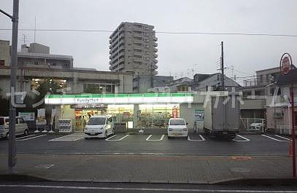 ファミリーマート 菊水通二丁目店まで190m