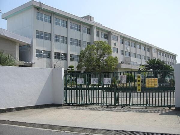 寝屋川市立和光小学校まで1045m