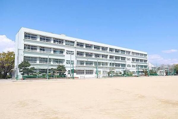 寝屋川市立第五中学校まで1237m