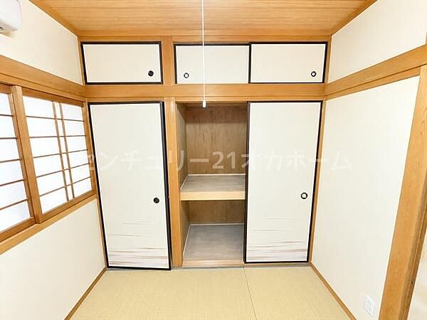 収納付きの和室で、お布団や季節の物もすっきり片付きます。※画像は実際の写真にCG加工（家具や調度品の削除や合成）を加えたもので実際とは異なる場合があります。