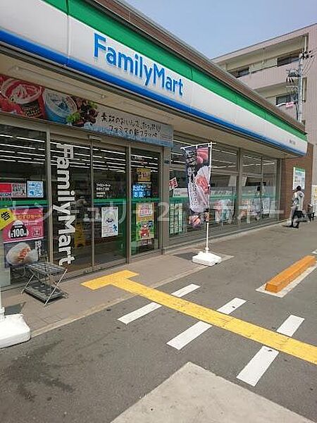 ファミリーマート 新森七丁目店まで180m