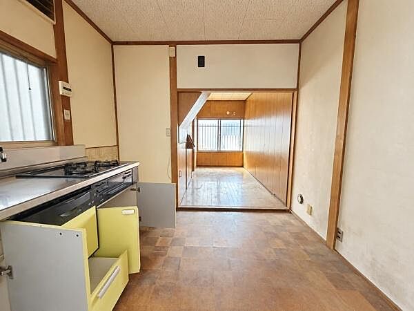 家具の配置がしやすいリビング。家族の団らんをより楽しくしてくれる快適な空間です。※画像は実際の写真にCG加工（家具や調度品の削除や合成）を加えたもので実際とは異なる場合があります。