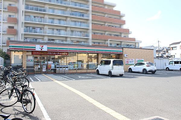 セブンイレブン寝屋川黒原新町店まで424m
