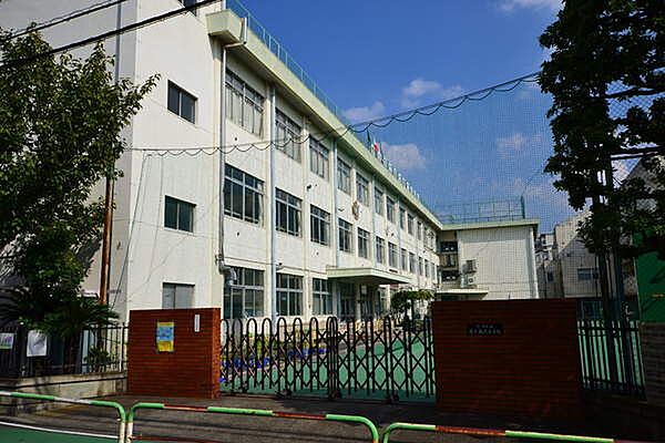 荒川区立尾久第六小学校まで106m