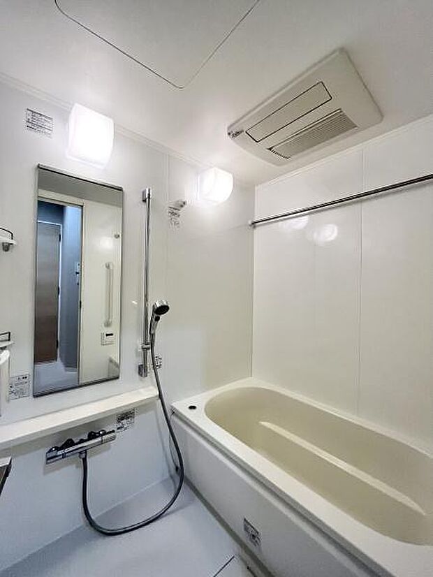 浴室には浴室乾燥暖房機能付き換気扇が標準装備！雨の日の洗濯も◎！