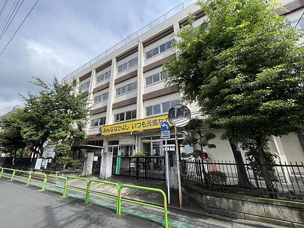 荒川区立諏訪台中学校まで578m