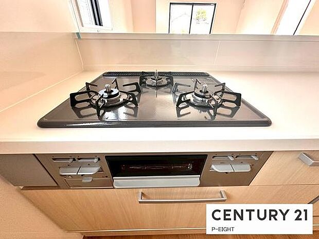 三口ガスコンロで料理もはかどりますね！グリルもあります！