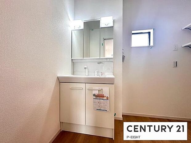 明るい洗面台で身支度ができます！