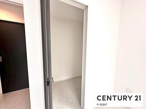 ウォークインクローゼットで楽々収納できます！