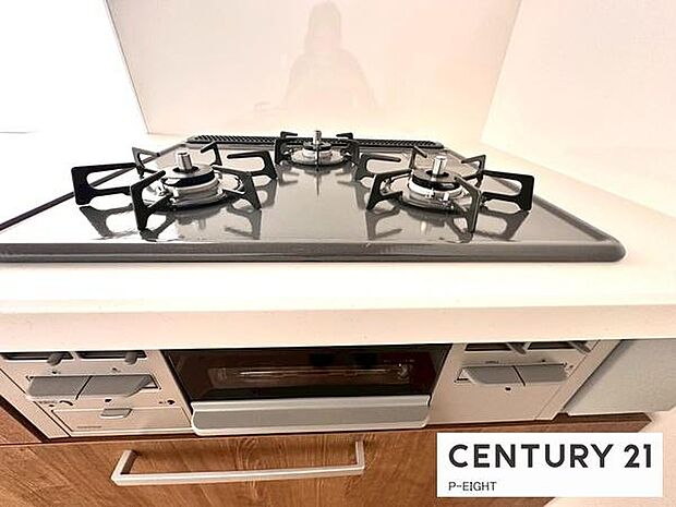 三口ガスコンロで料理もはかどりますね!グリルもあります!