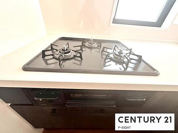 三口ガスコンロで料理もはかどりますね!グリルもあります!