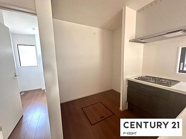 パントリーとしても使える便利な収納あり!