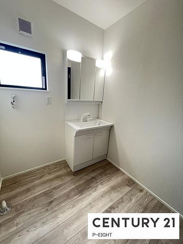 明るい洗面台で、毎日の身支度を!