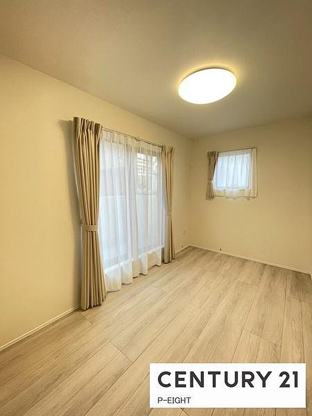 バルコニーに面した明るい部屋です!