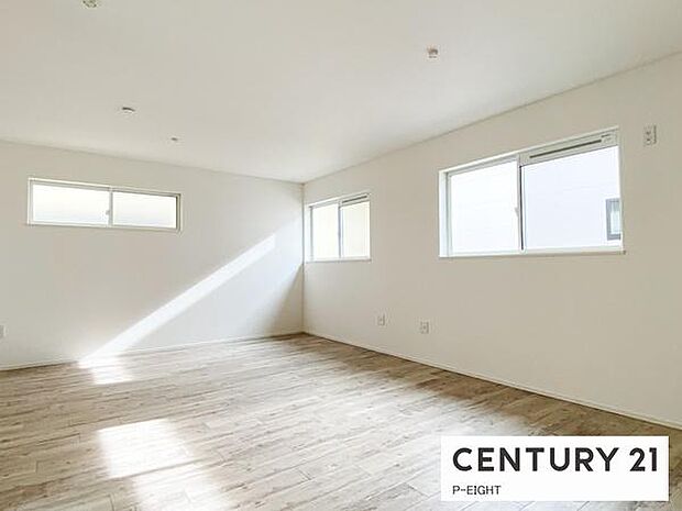 大きな一部屋でも、仕切って二部屋でも、ライフステージに合わせて変化させられる2階居室(※当社施工例)