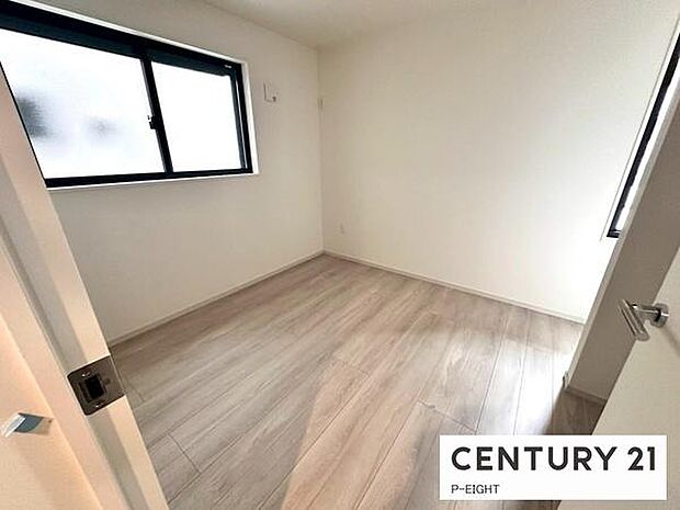 白を基調とした明るい部屋です!