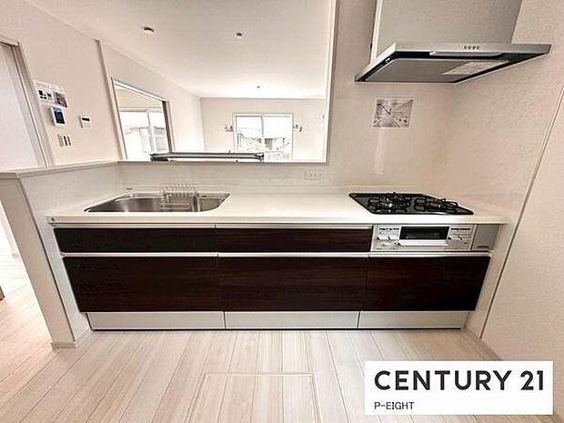 料理をしながらリビングを見渡せるつくりで、料理中も家族との会話がはずみます。