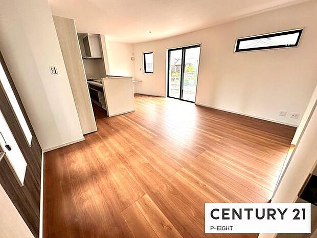 大きな窓のある明るいリビングです！