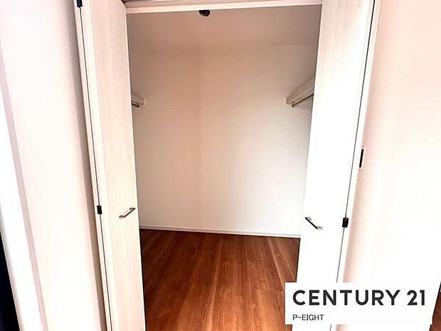 広々としたウォークインクローゼットでたくさん収納できます！