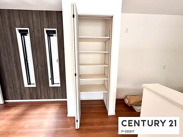 キッチン横に便利なパントリー！