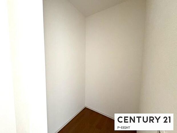 広々としたウォークインクローゼットでたくさん収納できます!