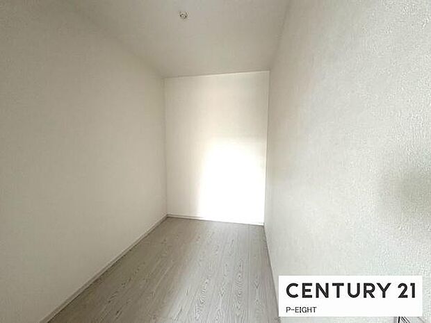 広々としたウォークインクローゼットでたくさん収納できます！